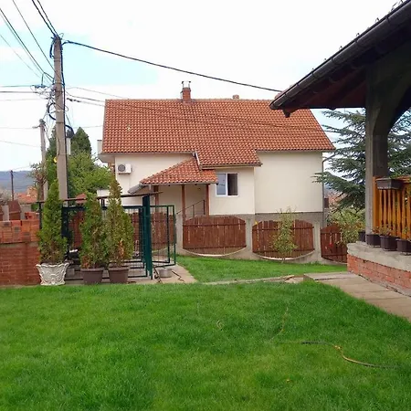 Domacinska Kuca بيت خشبي أراندجيلوفاك