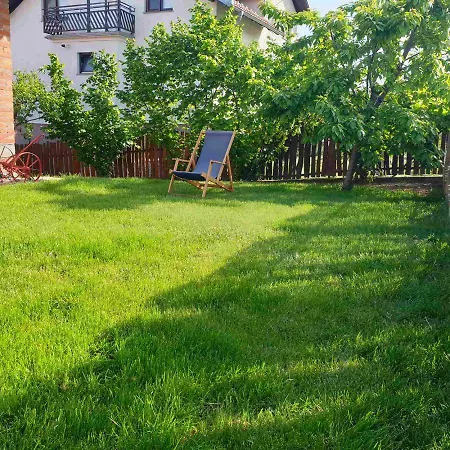 Domacinska Kuca بيت خشبي