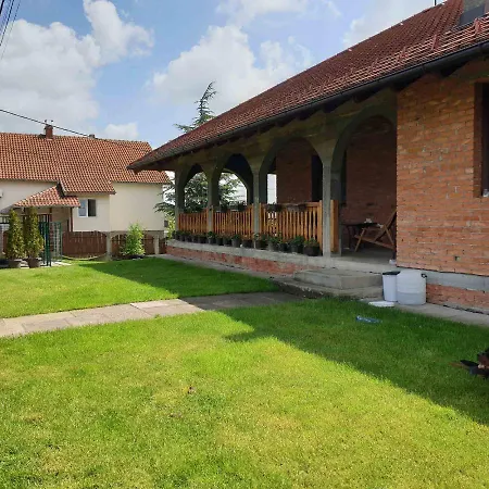 Domacinska Kuca * أراندجيلوفاك