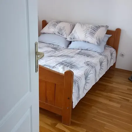 Domacinska Kuca *