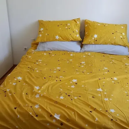 Domacinska Kuca بيت خشبي