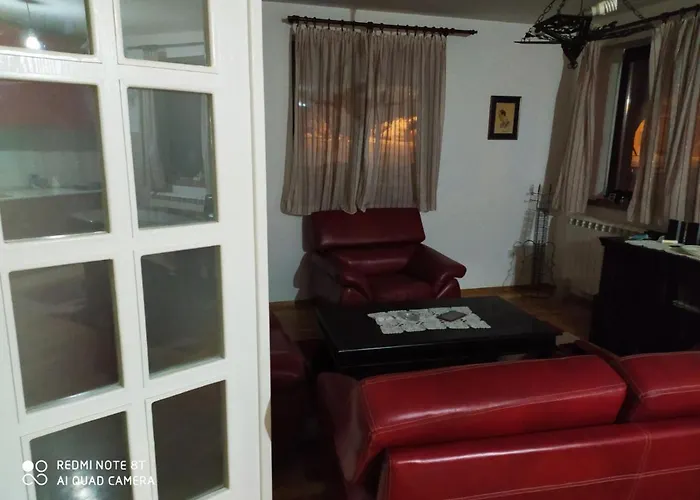 Domacinska Kuca Loža